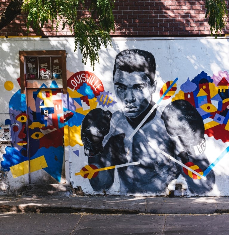 Street mural of a young 168一分钟极速赛车官网预测最新结果-168极速一分钟赛果查询网-168官网一分钟极速赛车开奖记录